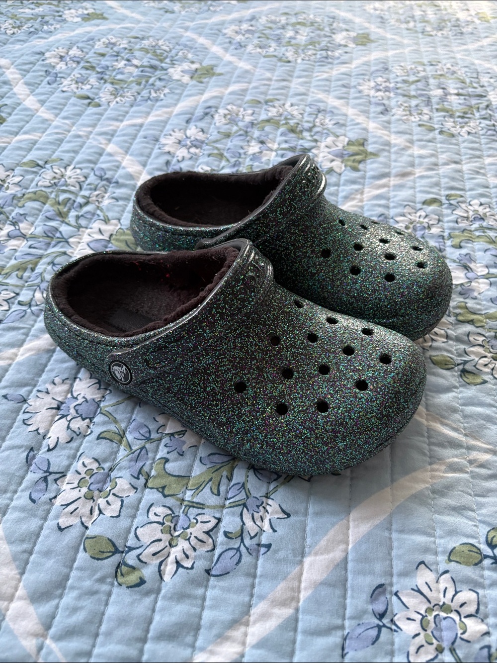 Crocs Green Purple Glitter Black Sherpa Lined EUC W6/M4